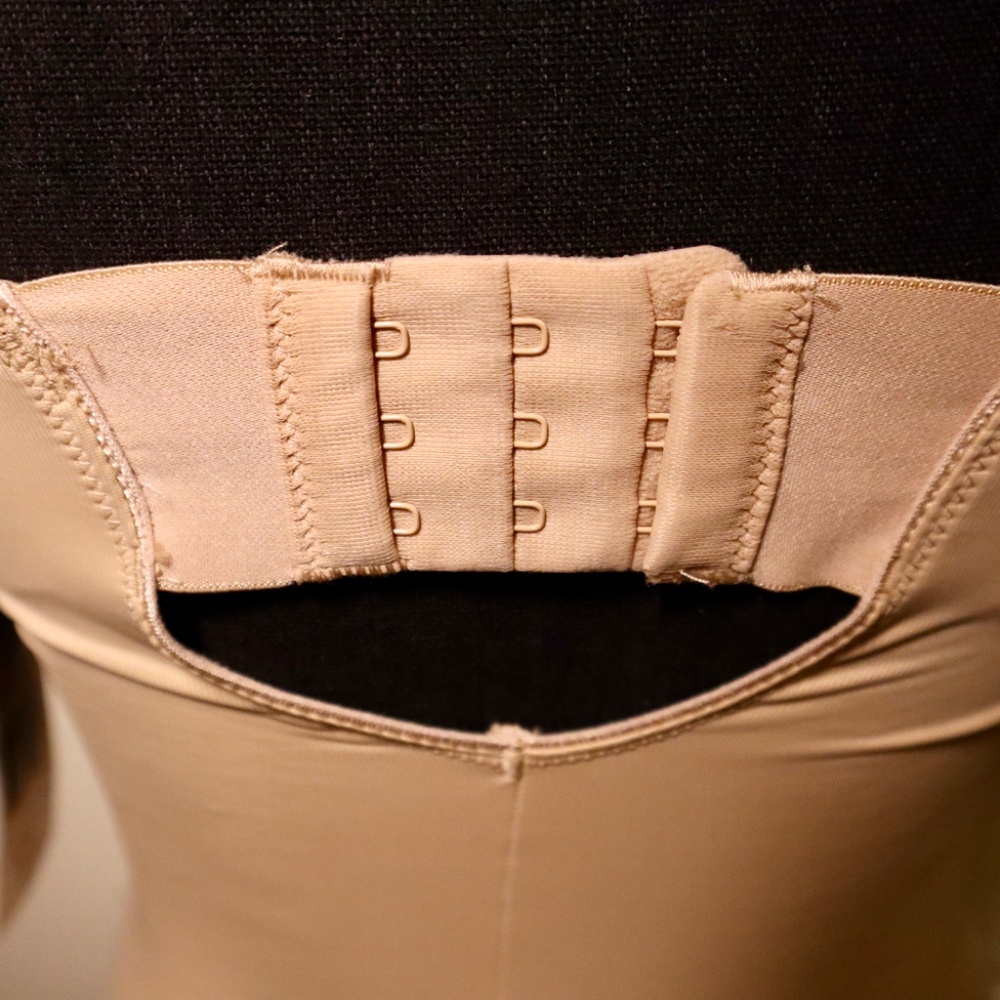 RED HOT by SPANX NWT Strapless Cupped Bodysuit Beige Large - Picture 3 of 7